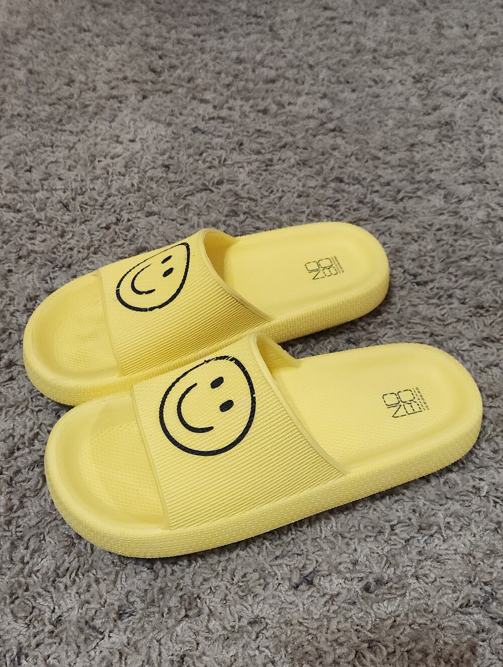 Yellow Smiley-Face Slides sz 7 Womens